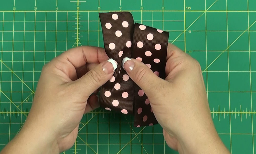 Woman making a Pinwheel Hair Bow Ver. 1